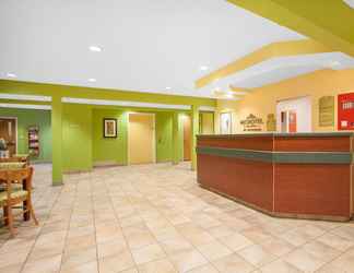 Lobby 2 Microtel Inn & Suites by Wyndham Springville