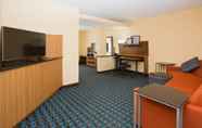 Common Space 3 Fairfield Inn & Suites by Marriott Boston Milford