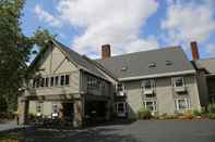 Exterior Silver Fox Inn