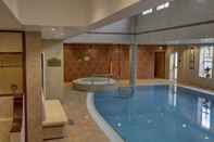 Kolam Renang Best Western Premier EMA Yew Lodge Hotel