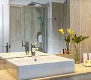 In-room Bathroom 6 Salles Hotel Marina Portals