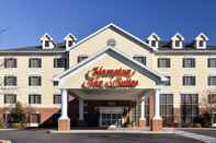 Luar Bangunan Hampton Inn & Suites State College at Williamsburg Square