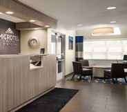 ล็อบบี้ 6 Microtel Inn & Suites by Wyndham Inver Grove Heights/Minneap