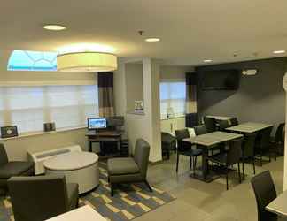 Lobi 2 Microtel Inn & Suites by Wyndham Inver Grove Heights/Minneap