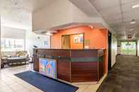 Lobby Red Roof Inn PLUS+ & Suites Savannah - I-95