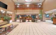 Lobby 4 Wingate by Wyndham Lexington