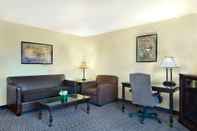 Common Space Oxford Suites Spokane Valley