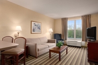 Common Space Hampton Inn Waterville