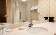 In-room Bathroom 3 Hampton Inn Waterville