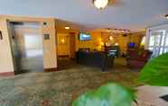 Lobi 4 Maine Evergreen Hotel, Ascend Hotel Collection
