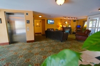 Lobby Maine Evergreen Hotel, Ascend Hotel Collection