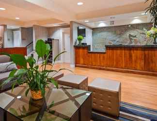 Lobby 2 Best Western Cedar Inn & Suites