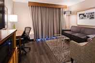 Ruang Umum Best Western Cedar Inn & Suites