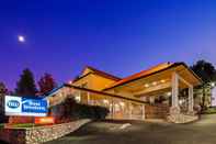 Luar Bangunan Best Western Cedar Inn & Suites