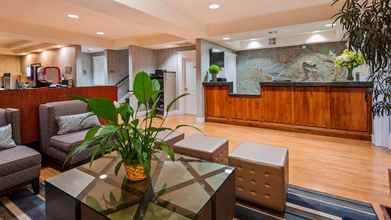 Lobby 4 Best Western Cedar Inn & Suites