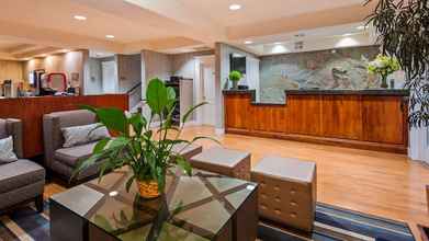 Lobby 4 Best Western Cedar Inn & Suites