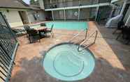 Swimming Pool 3 Best Western Cedar Inn & Suites