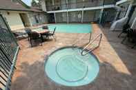 Swimming Pool Best Western Cedar Inn & Suites