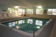 Swimming Pool Country Inn & Suites by Radisson, Lansing, MI
