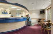 Lobi 5 Days Inn by Wyndham Michaelwood M5