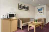 Bedroom Days Inn by Wyndham Michaelwood M5