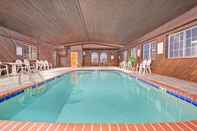 สระว่ายน้ำ Days Inn by Wyndham Laramie