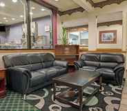 Lobby 6 Days Inn by Wyndham Laramie