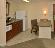 Bedroom 2 Hampton Inn & Suites Springfield, MO