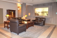 Lobby Quality Inn & Suites at Coos Bay