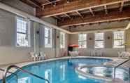 Swimming Pool 3 Comfort Inn & Suites Grafton - Cedarburg