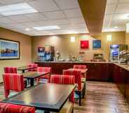 Restaurant 4 Comfort Inn & Suites Grafton - Cedarburg