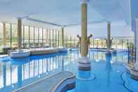 Swimming Pool Delta Hotels Manchester Airport