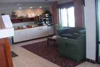Lobby Lomira Inn and Suites