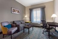 Common Space La Quinta Inn & Suites by Wyndham Columbus West - Hilliard