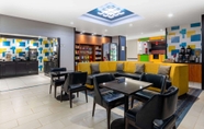 Lobi 5 La Quinta Inn & Suites by Wyndham Columbus West - Hilliard