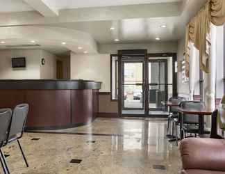 Lobi 2 Days Inn by Wyndham Toronto East Lakeview