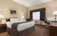 Bedroom 6 Days Inn by Wyndham Toronto East Lakeview