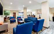 Lobi 4 Comfort Inn & Suites Pine Bluff