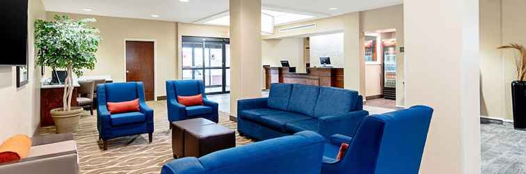 Lobi Comfort Inn & Suites Pine Bluff