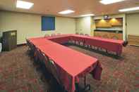 Sảnh chức năng Hampton Inn Youngstown-North