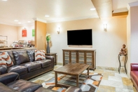 Ruang Umum Comfort Inn & Suites of Salinas
