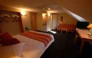 Bedroom 5 Hotel L'Oree de Chartres