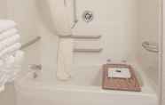In-room Bathroom 7 Best Western Plus Berkshire Hills Inn & Suites