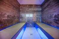 Swimming Pool Art Hotel Navigli
