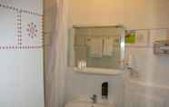 In-room Bathroom 7 Hotel Seibel