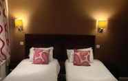 Kamar Tidur 4 The Dolphin SA1 Hotel