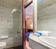 In-room Bathroom 7 Hotel Madrid Leganés