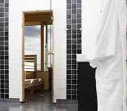 In-room Bathroom 6 Comfort Hotel Skelleftea