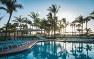 Swimming Pool 4 Hotel Riu Plaza Miami Beach