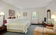 Bedroom 3 Days Inn by Wyndham Lisbon
